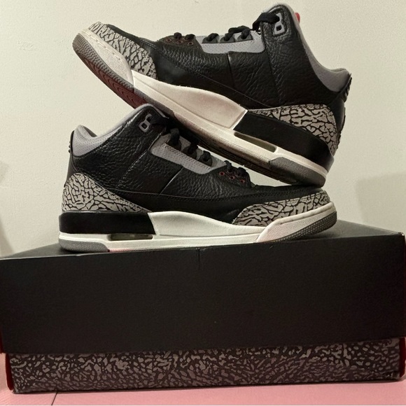 Air Jordan Black Cement 3 (2011) - Picture 2 of 5